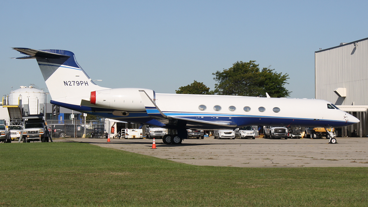 Full size: PRIVATE Gulfstream G550 N279PH at Detroit Metro Wayne County Airport